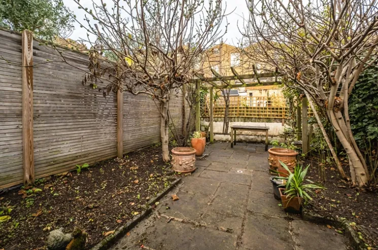 4 bed Terraced