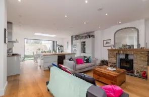 4 bed End of Terrace
