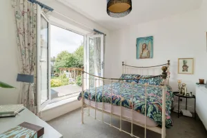4 bed End of Terrace