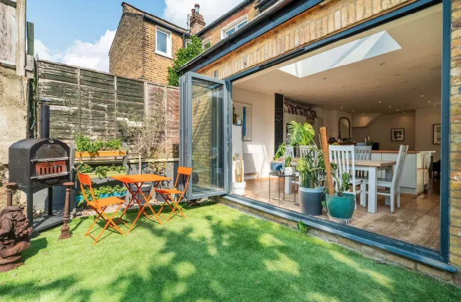 4 bed End of Terrace
