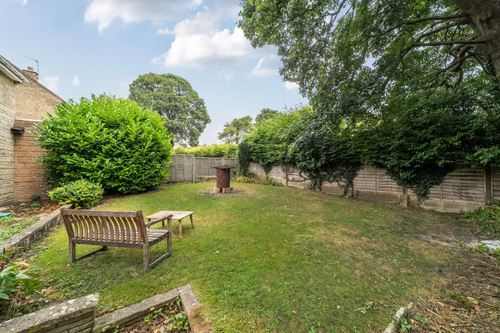 4 bed Link Detached House