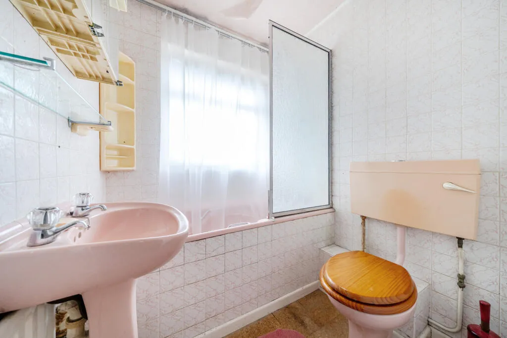 4 bed Link Detached House