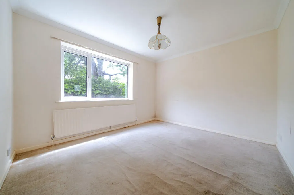 4 bed Link Detached House
