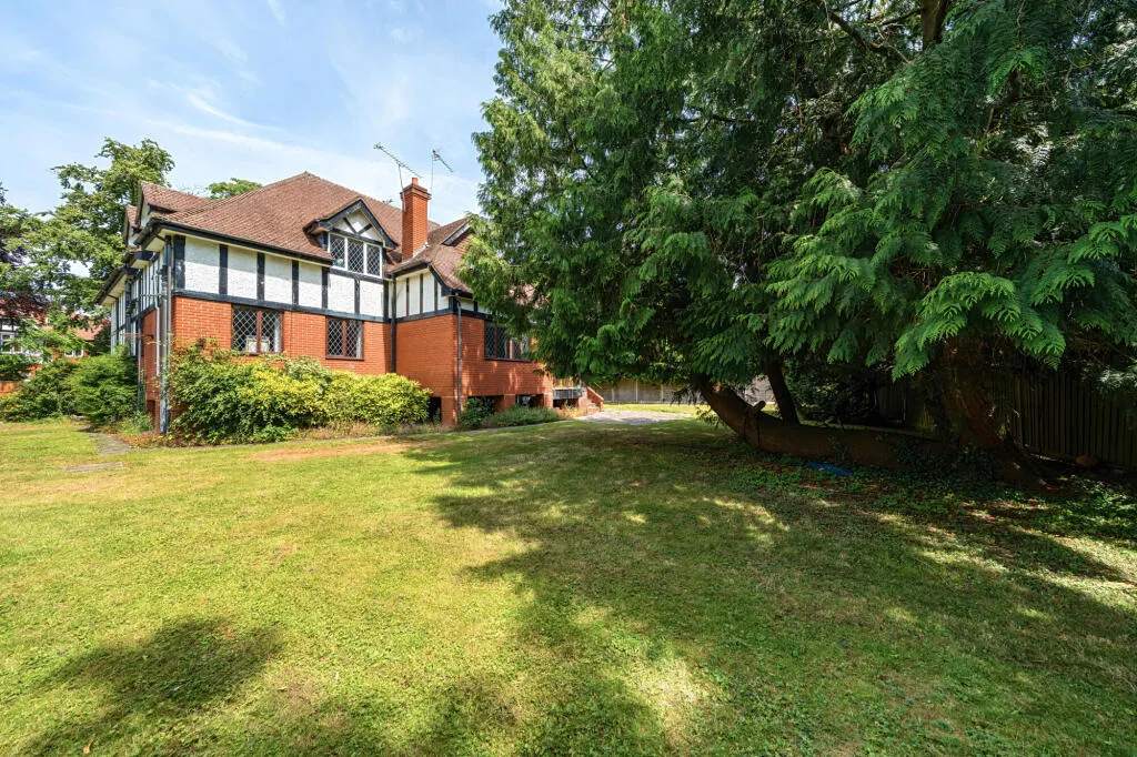 5 bed Detached