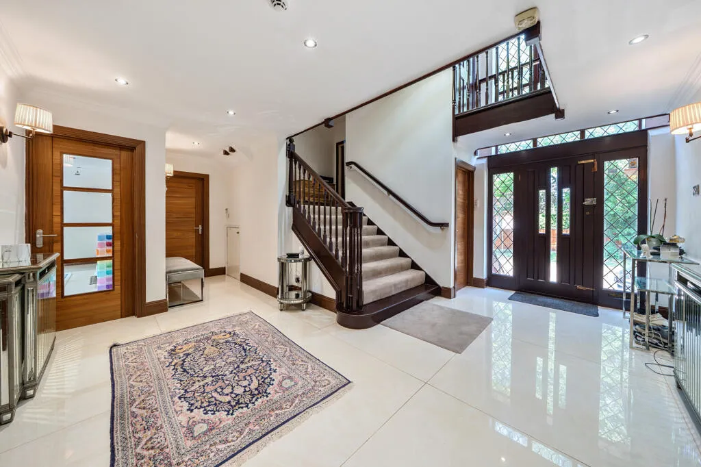 5 bed Detached