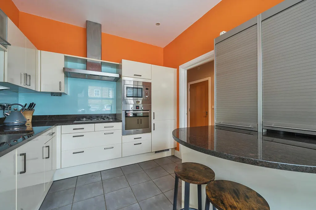 4 bed Terraced