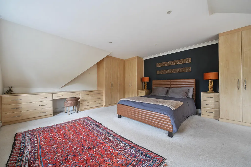 4 bed Terraced