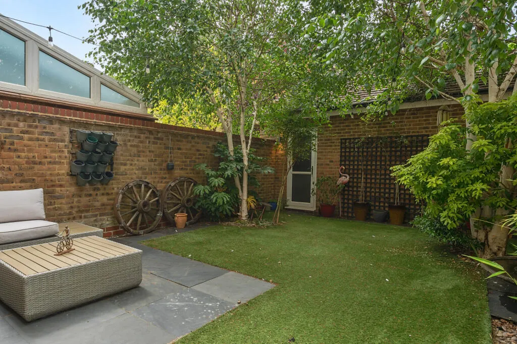 4 bed Terraced