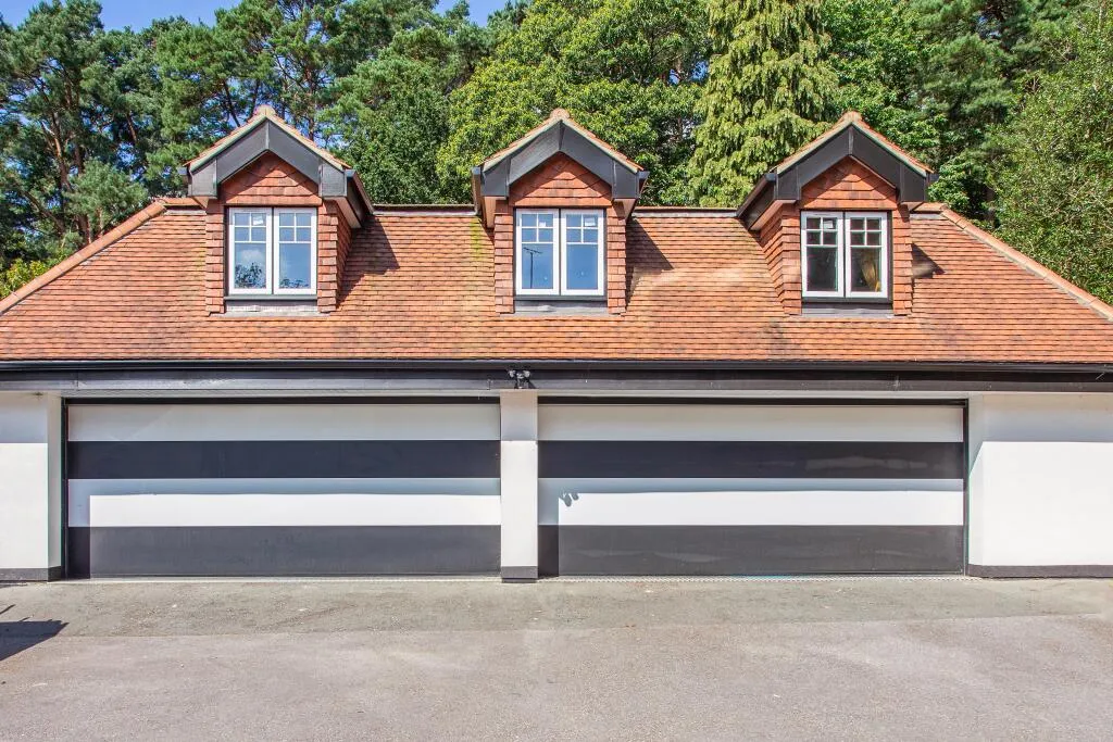 6 bed Detached