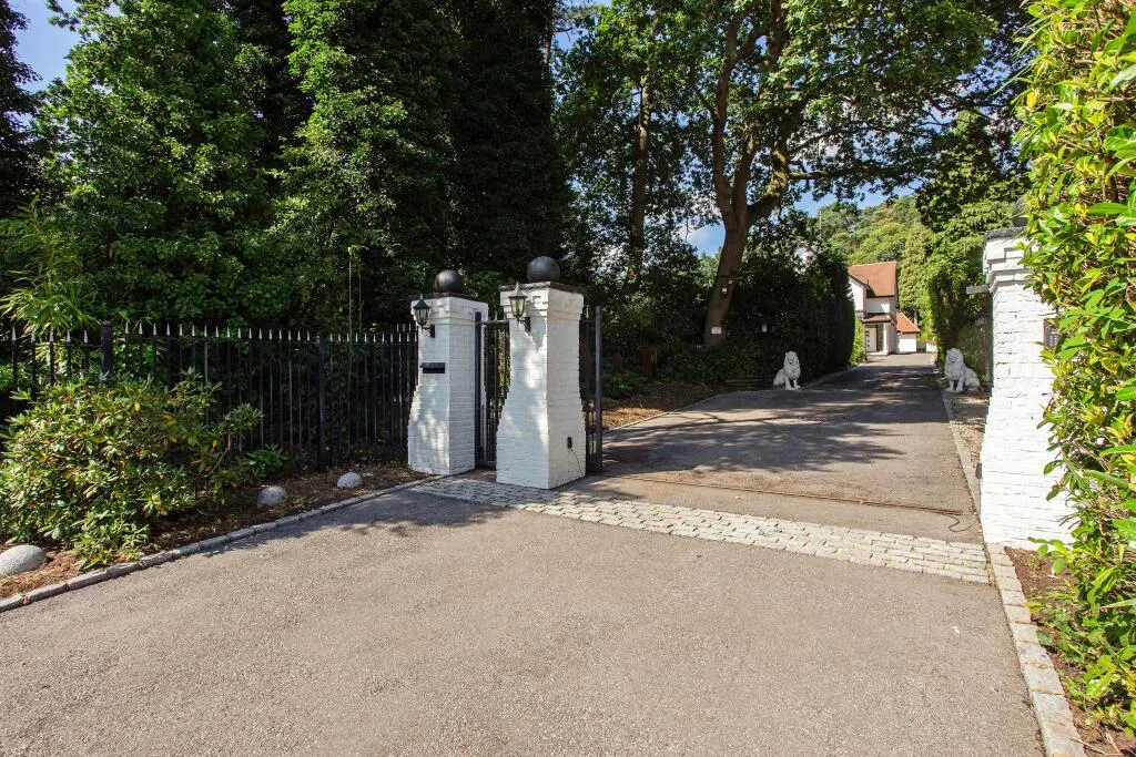 6 bed Detached