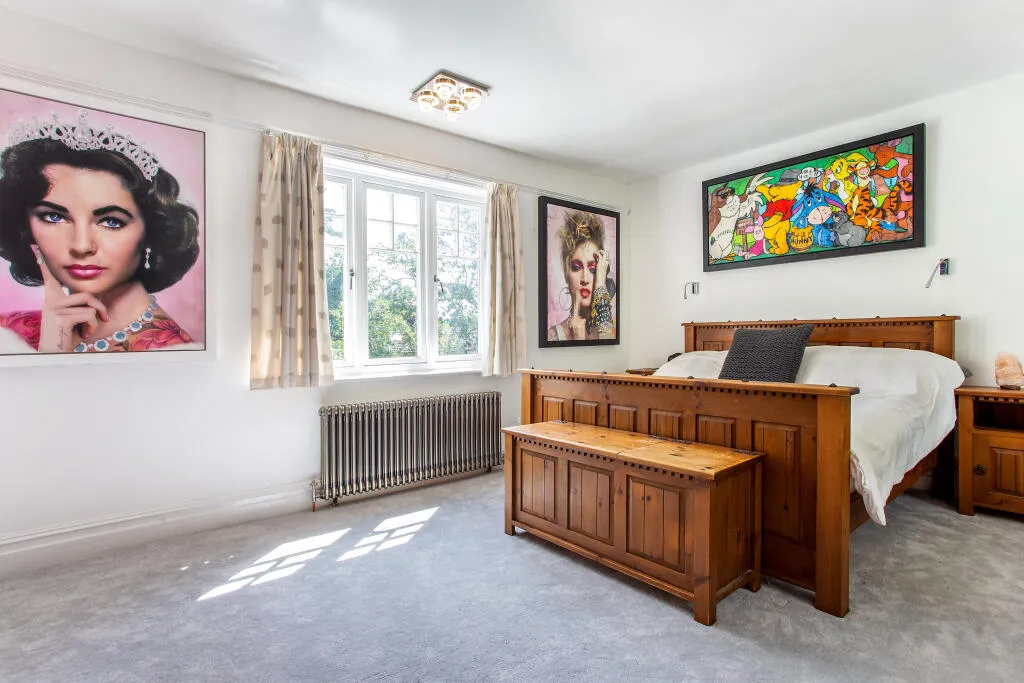 6 bed Detached