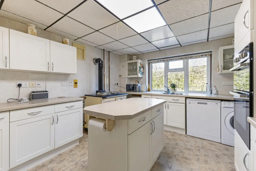 4 bed Detached