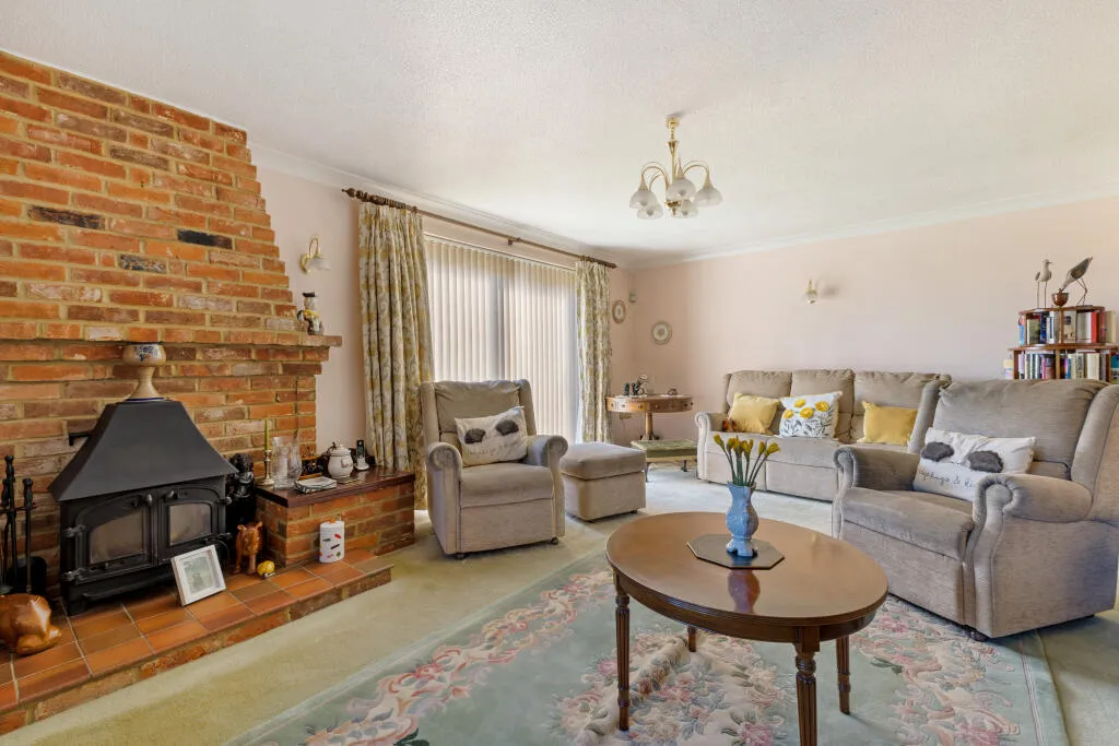 4 bed Detached