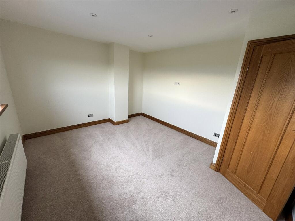 4 bed Detached
