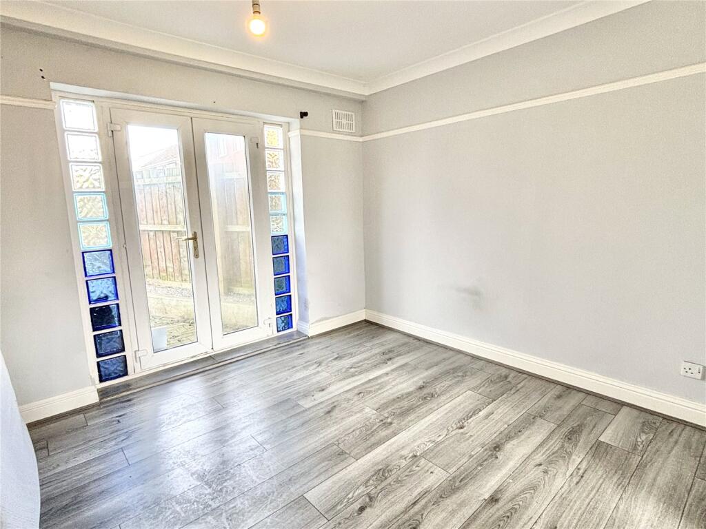 4 bed Semi-Detached