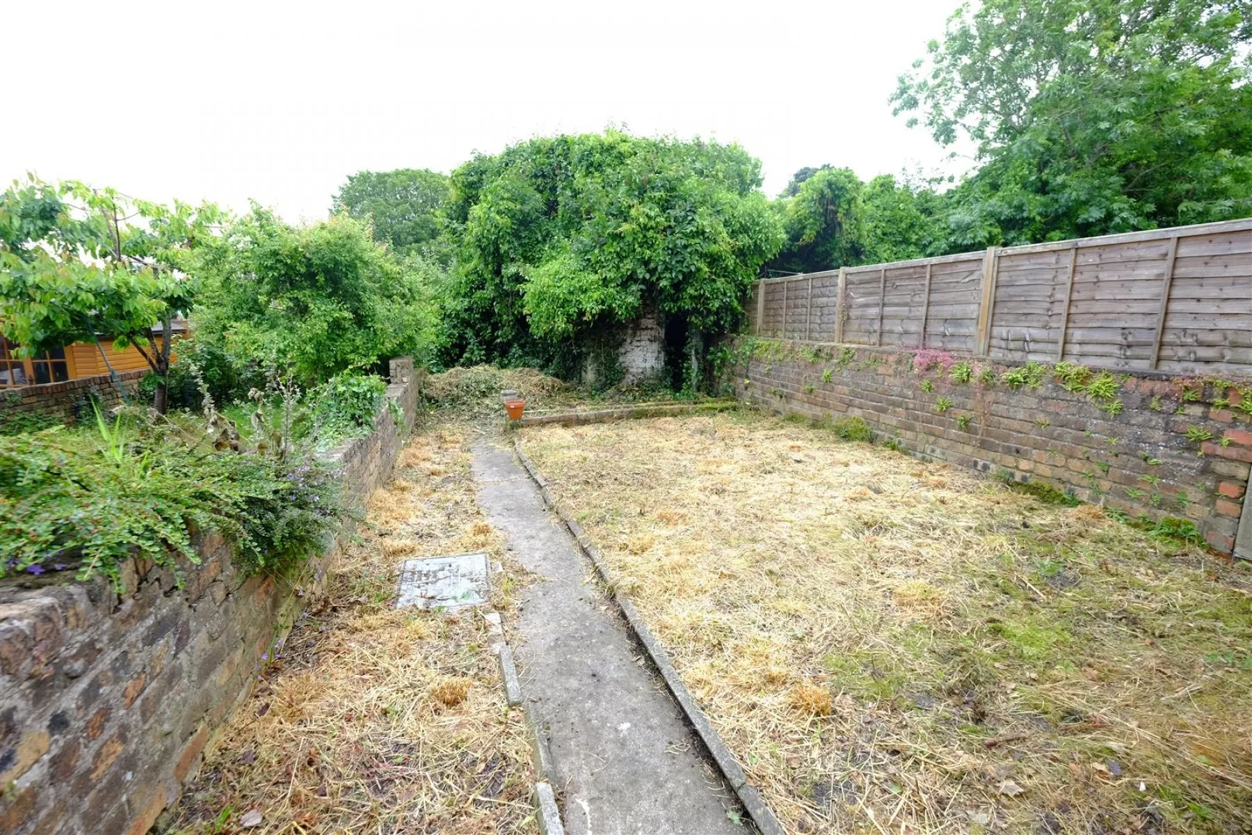 FREEHOLD BLOCK OF FLATS - KINGSWOOD, 2 bedroom, House - Terraced - 28852910