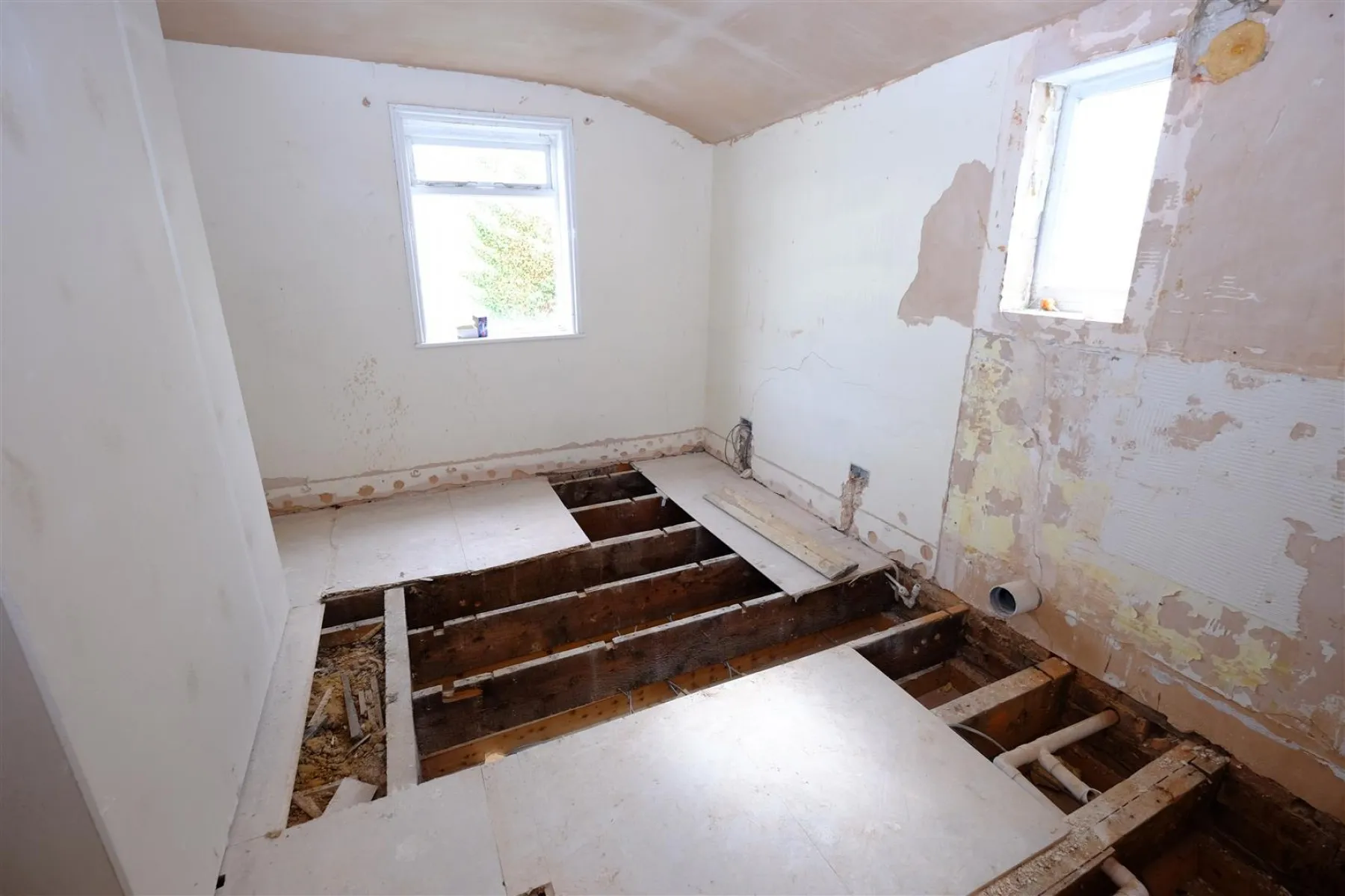HOUSE FOR RENOVATION - CHELTENHAM, 4 bedroom, House - Semi-Detached - 28885354
