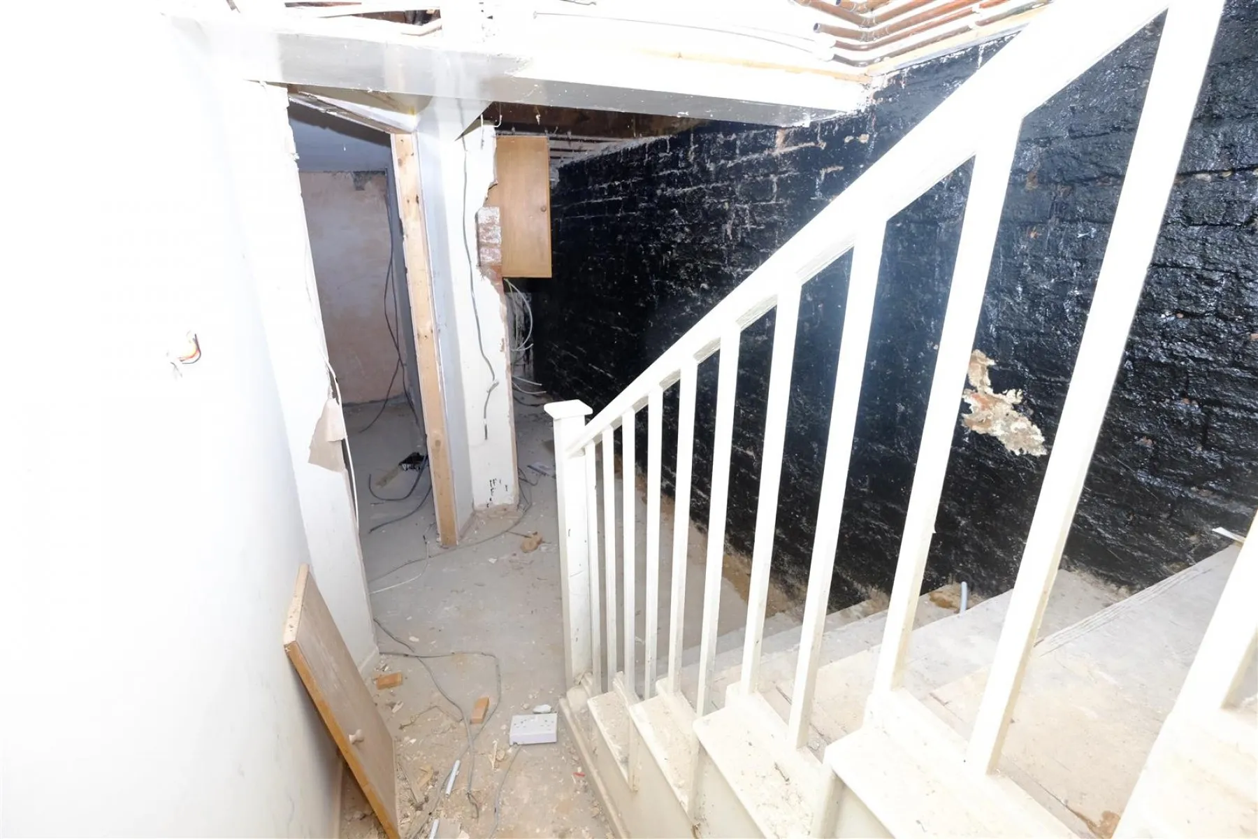 HOUSE FOR RENOVATION - CHELTENHAM, 4 bedroom, House - Semi-Detached - 28885354