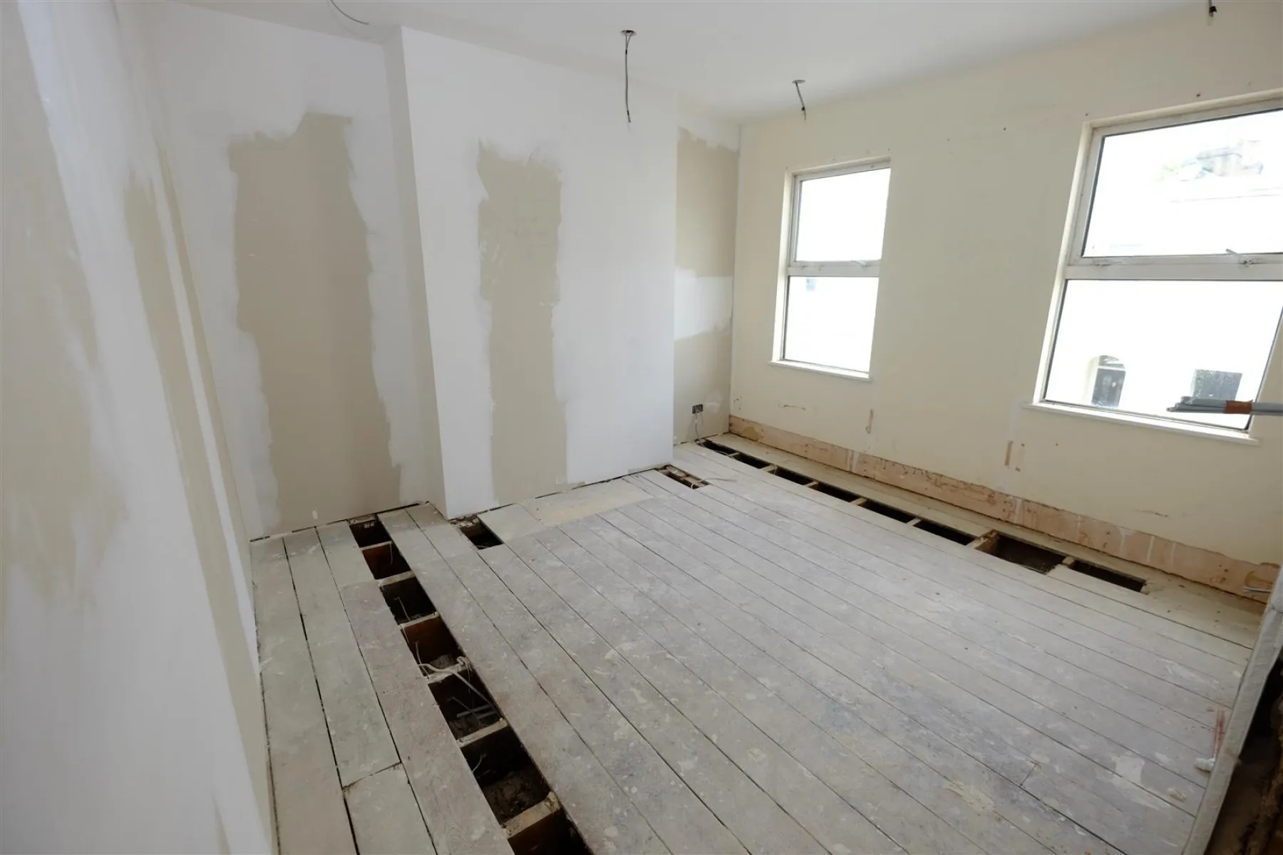 HOUSE FOR RENOVATION - CHELTENHAM, 4 bedroom, House - Semi-Detached - 28885354