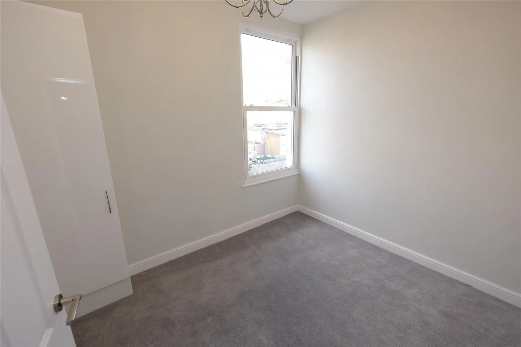 RENOVATED 1 BED - REDUCED PRICE FOR AUCTION, 1 bedroom, Flat - 30109992