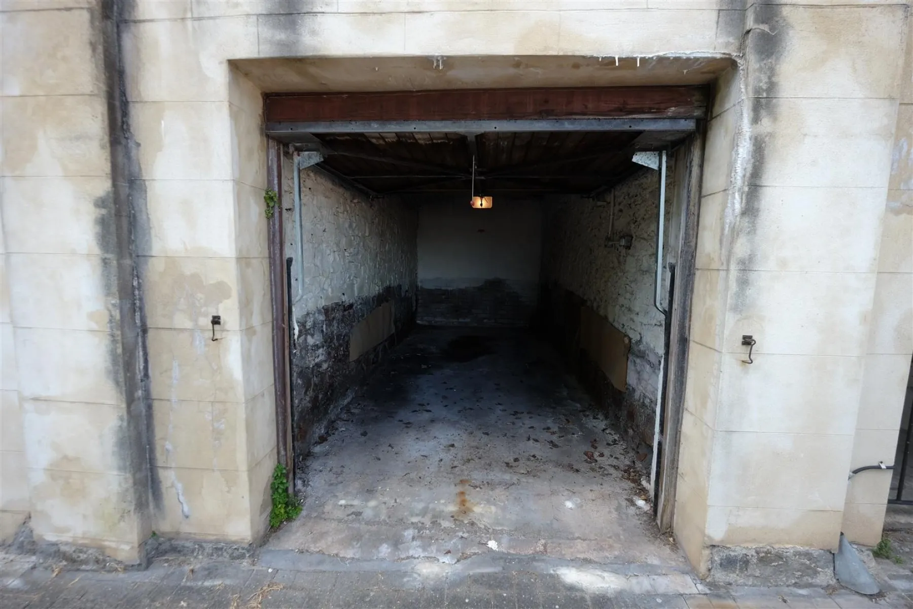 GARAGE @ ROYAL YORK CRESCENT, Garage - 29678342