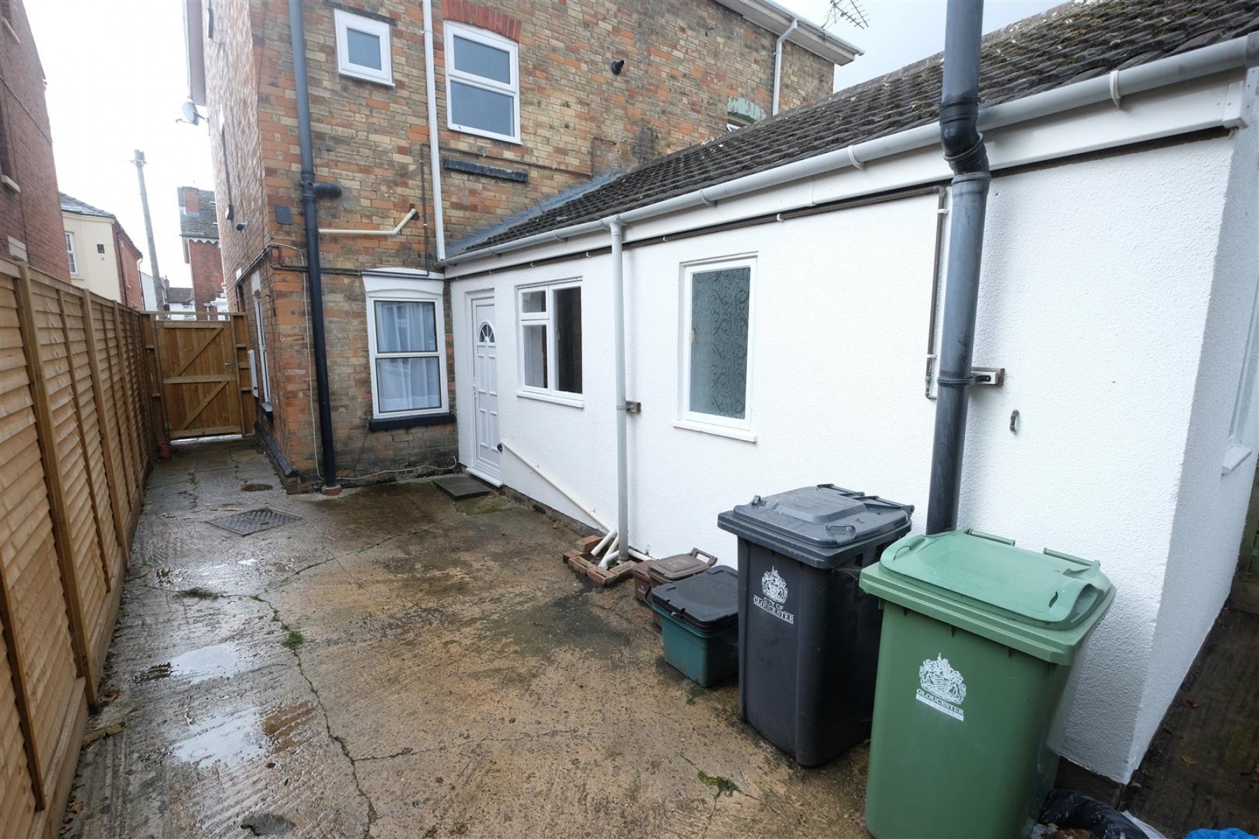 REFURBISHED BLOCK OF FLATS - GL1, 4 bedroom, House - 30952105
