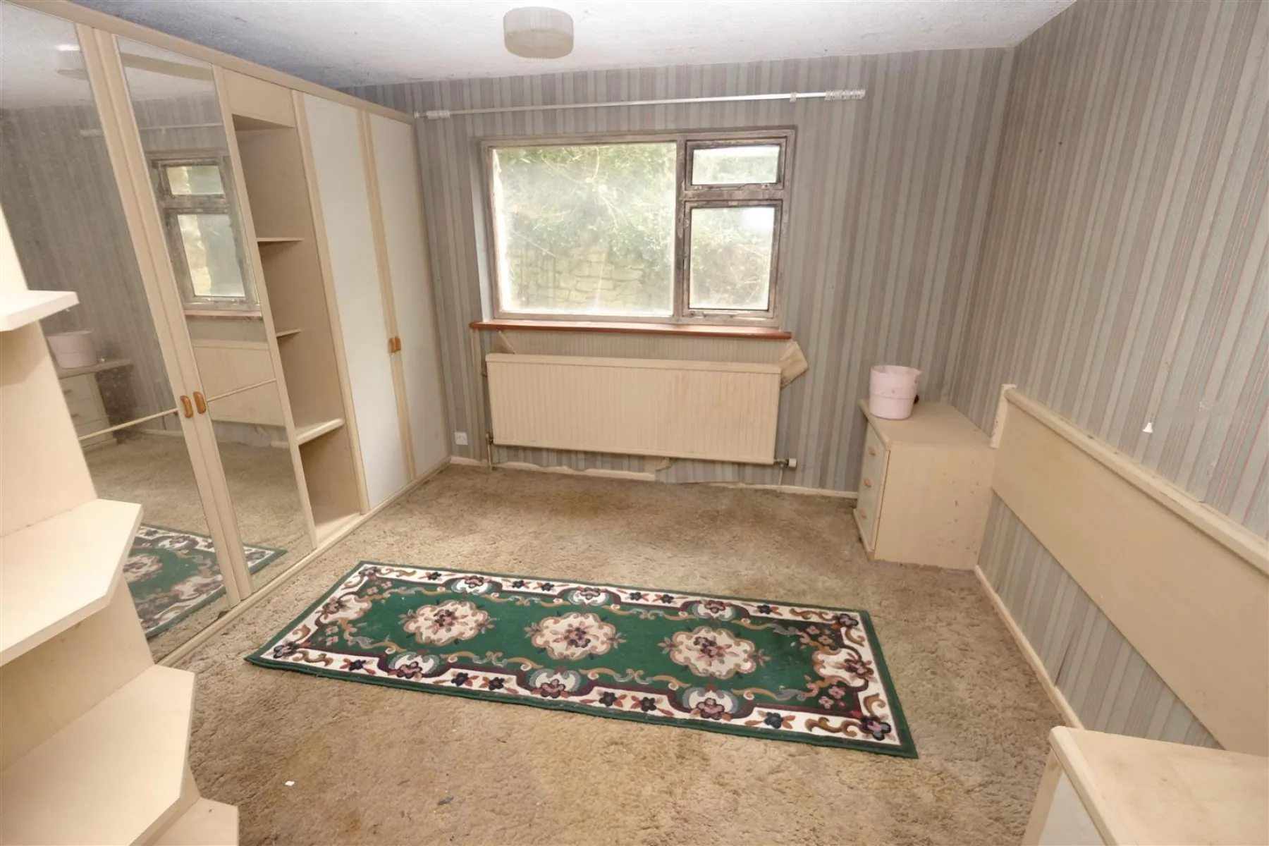 WOODLAND RETREAT FOR UPDATING - BROCKWORTH, 5 bedroom, House - Detached - 30925343