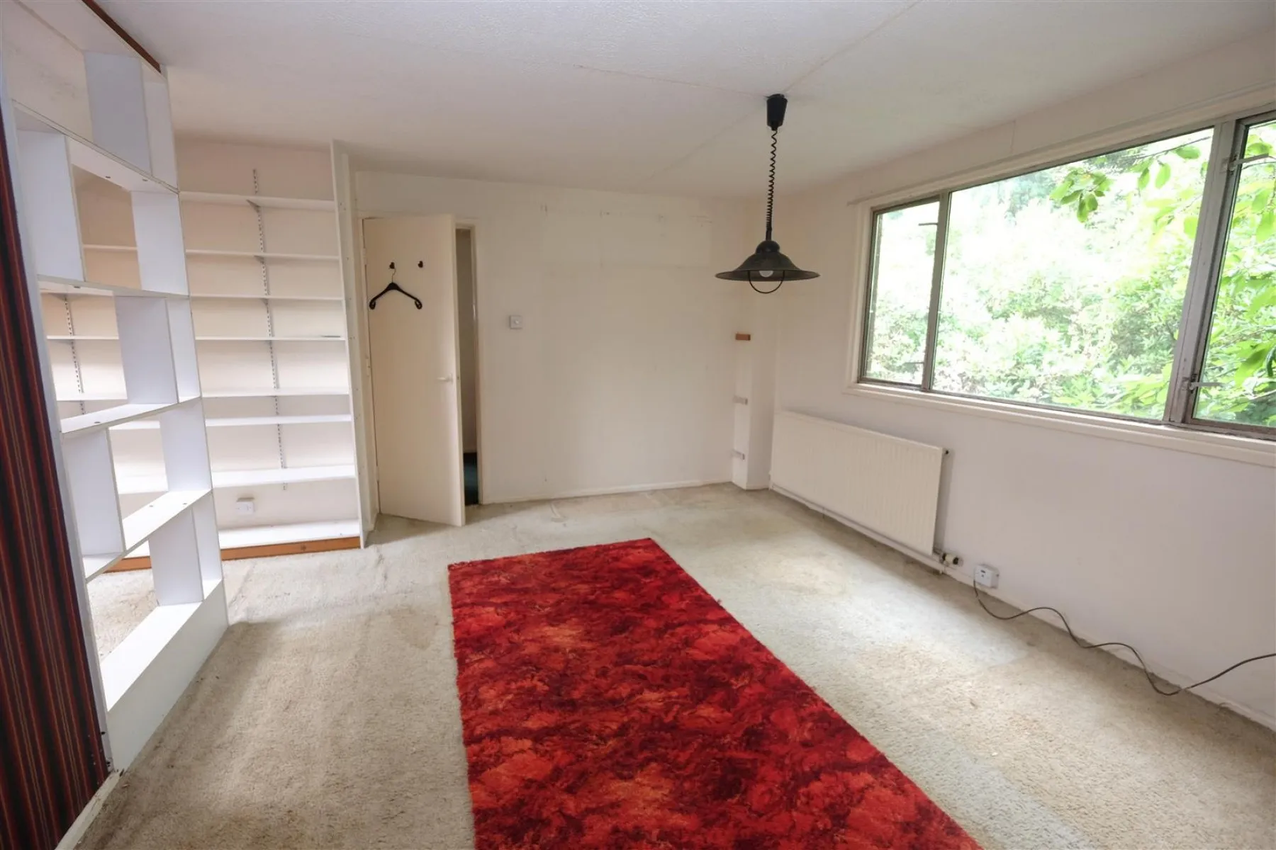 WOODLAND RETREAT FOR UPDATING - BROCKWORTH, 5 bedroom, House - Detached - 30925343