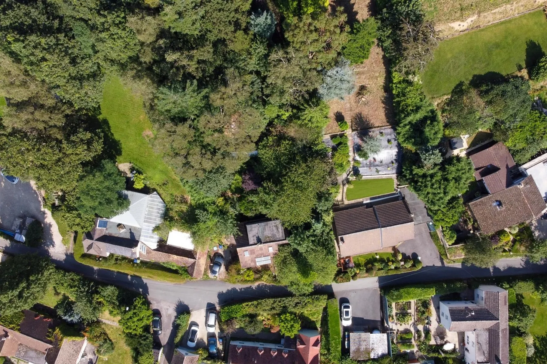 WOODLAND RETREAT FOR UPDATING - BROCKWORTH, 5 bedroom, House - Detached - 30925343