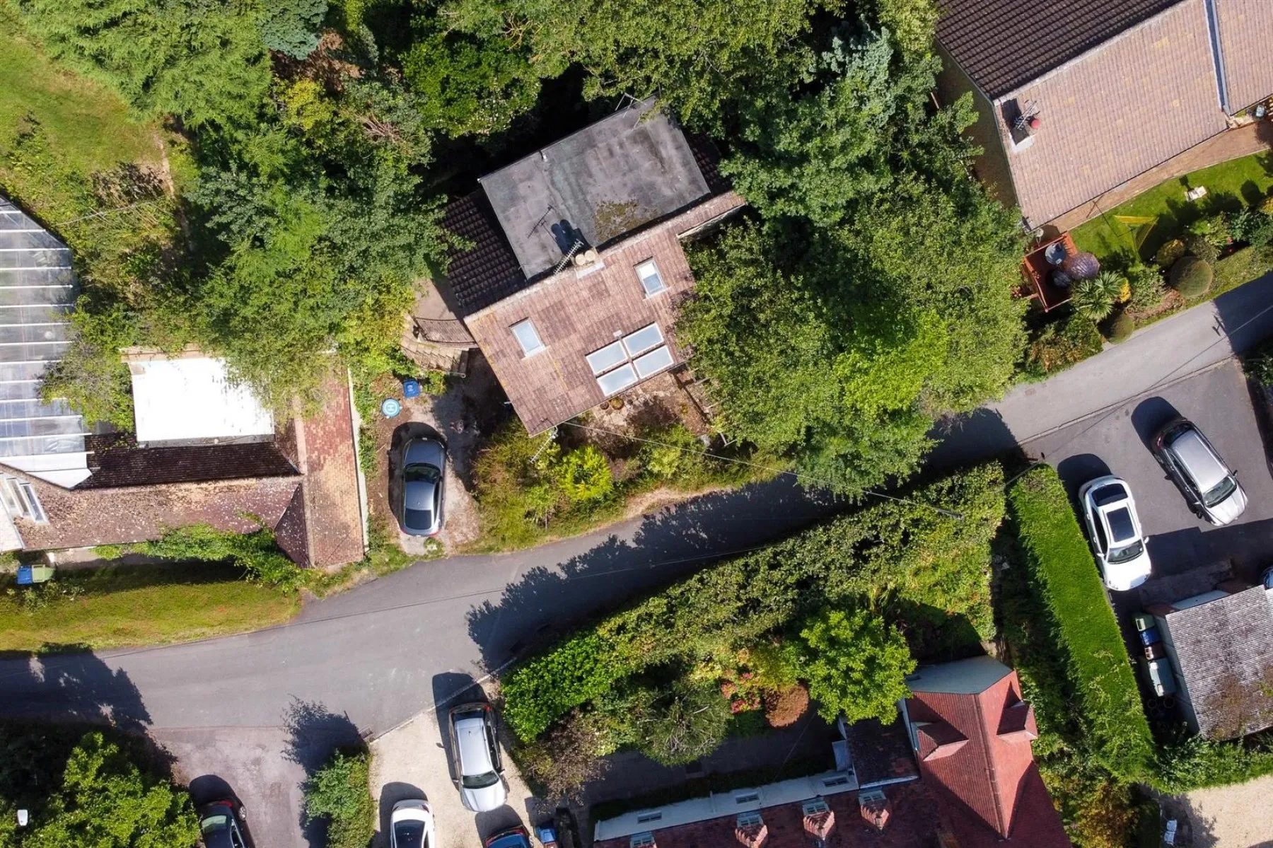 WOODLAND RETREAT FOR UPDATING - BROCKWORTH, 5 bedroom, House - Detached - 30925343