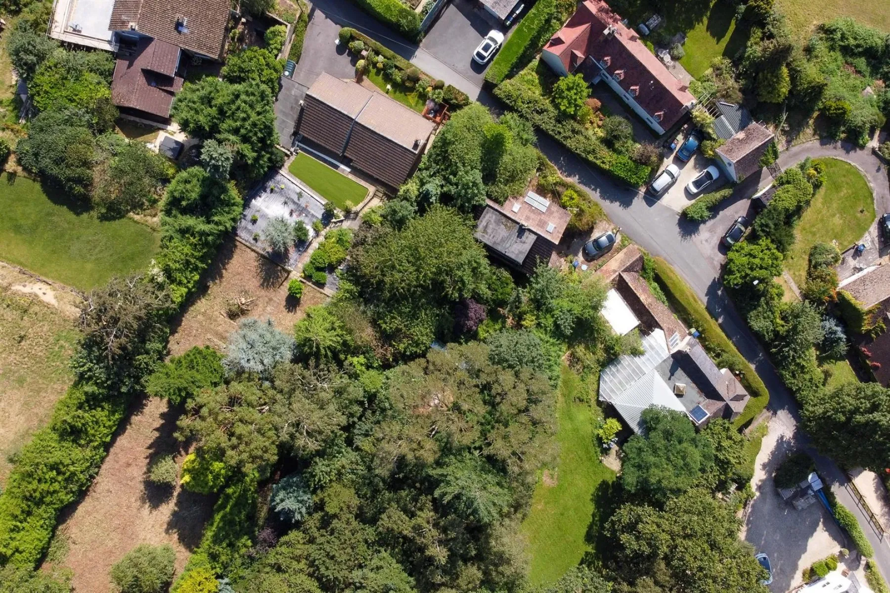 WOODLAND RETREAT FOR UPDATING - BROCKWORTH, 5 bedroom, House - Detached - 30925343