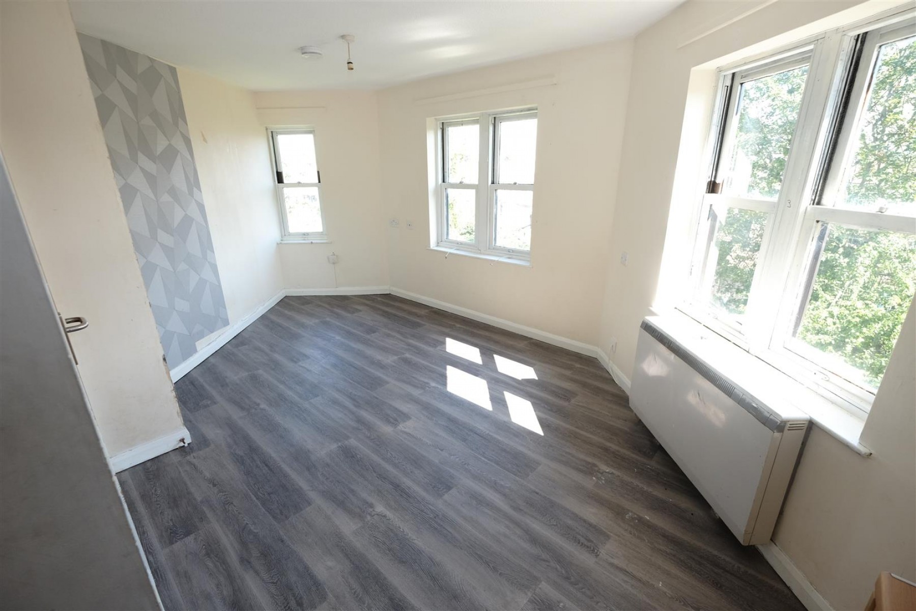 FLAT FOR BASIC UPDATING - MONTPELIER, 1 bedroom, Flat - 30770698