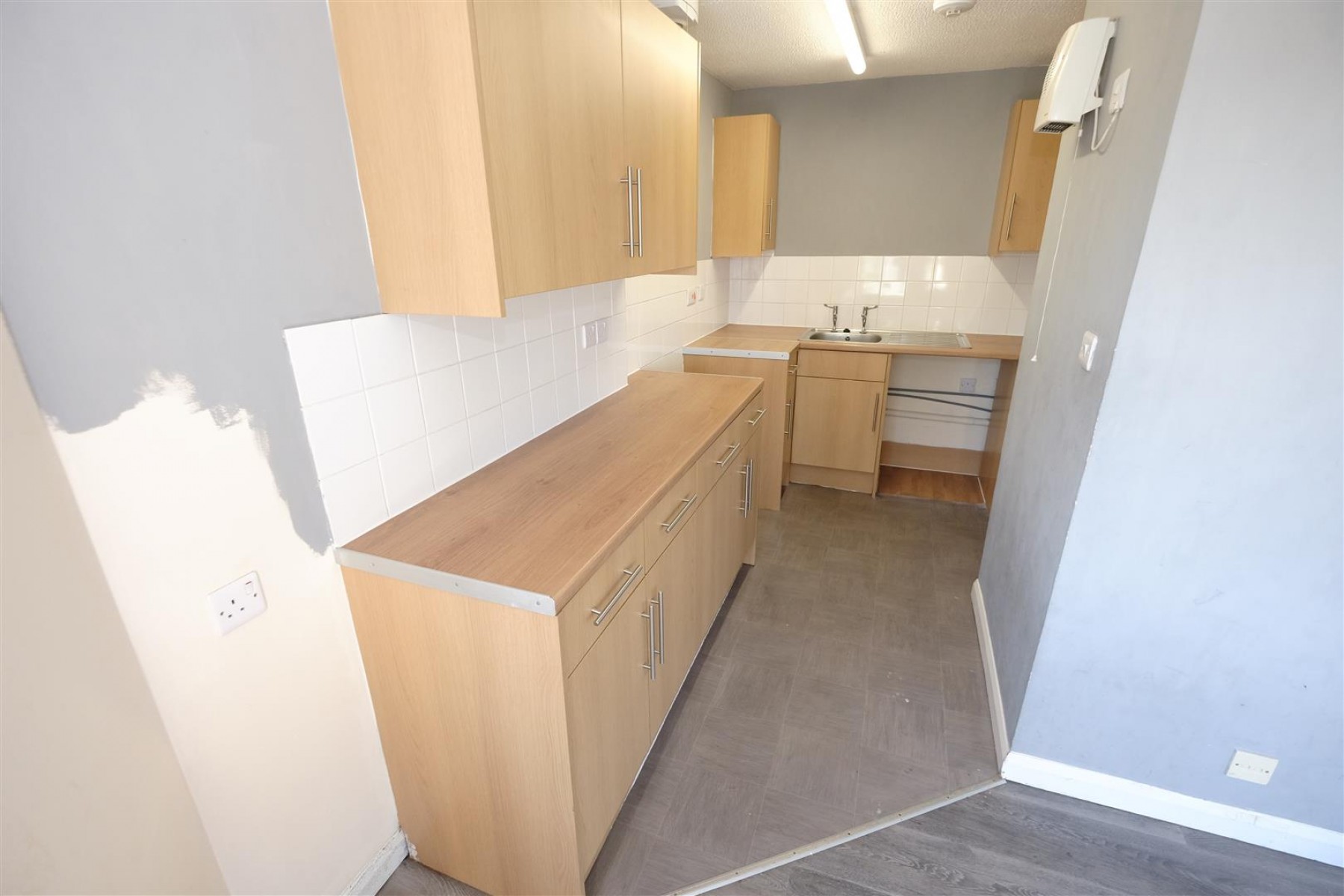 FLAT FOR BASIC UPDATING - MONTPELIER, 1 bedroom, Flat - 30770698