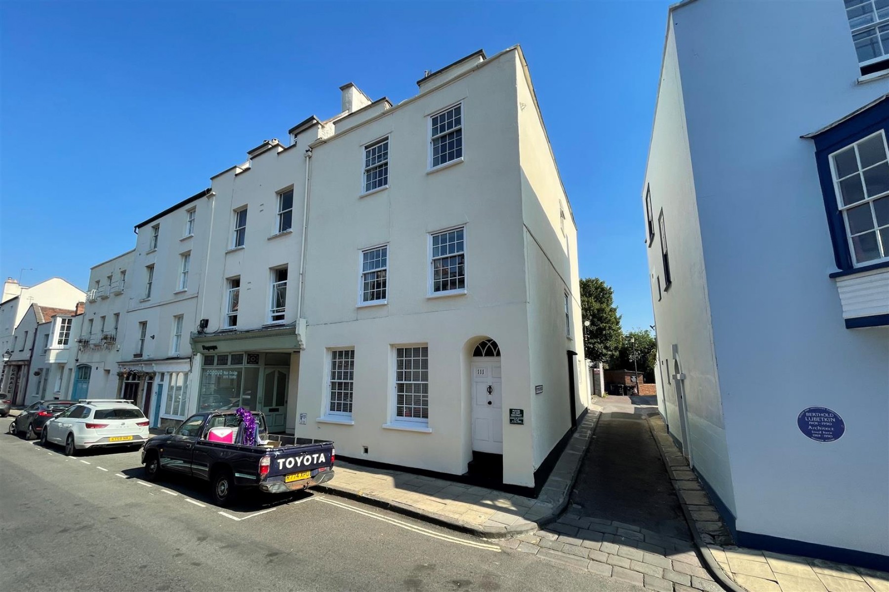 HOUSE | 3 FLATS | DOUBLE WIDTH YARD, 6 bedroom, House - 31851408