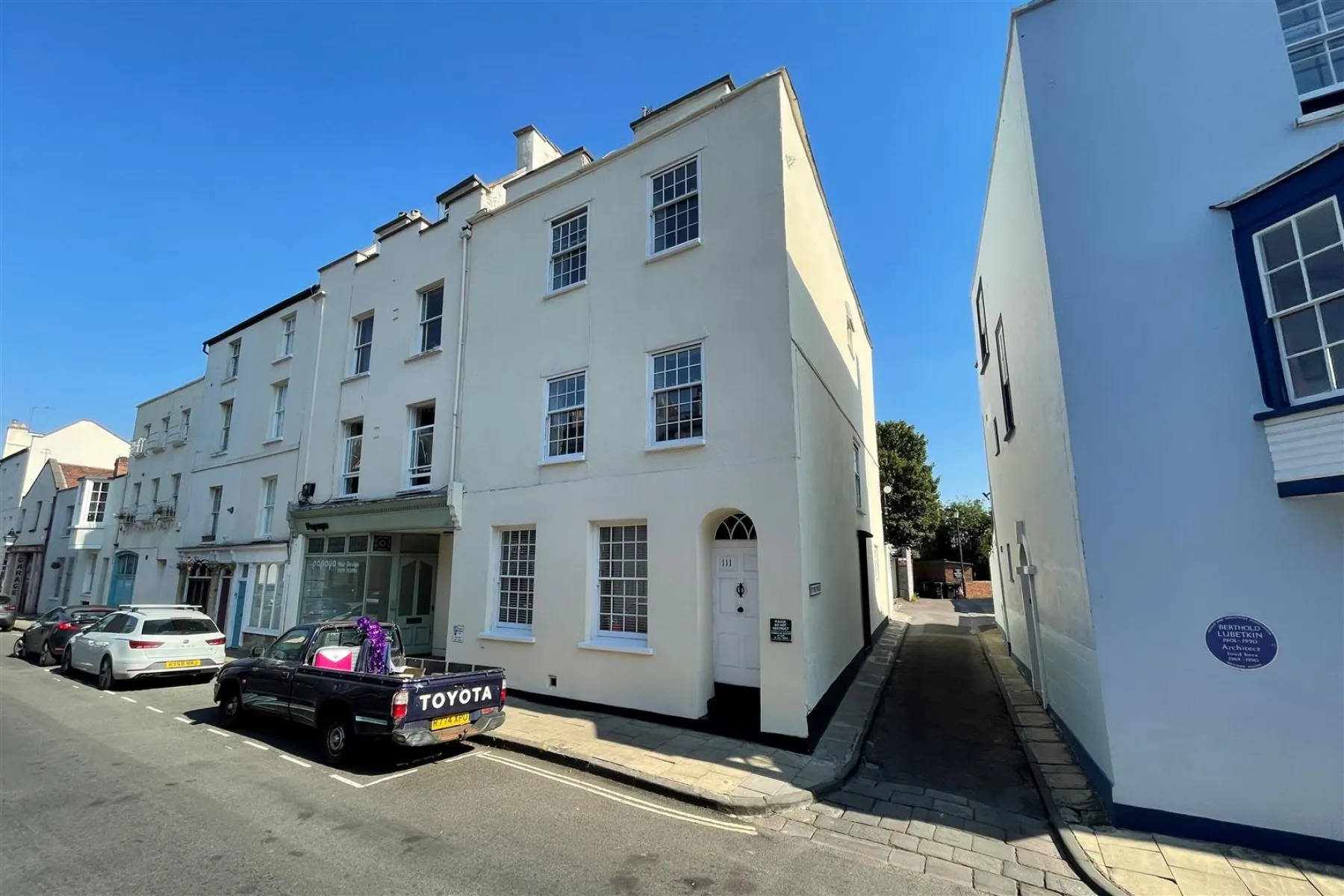 HOUSE | 3 FLATS | DOUBLE WIDTH YARD, 6 bedroom, House - 31851408