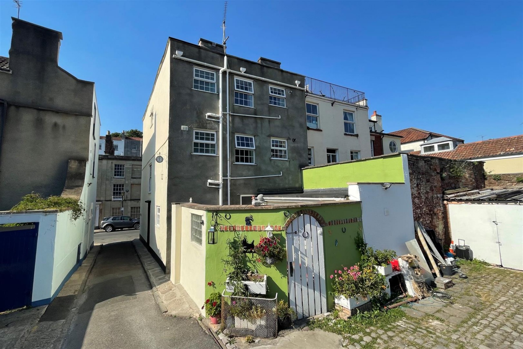 HOUSE | 3 FLATS | DOUBLE WIDTH YARD, 6 bedroom, House - 31851408