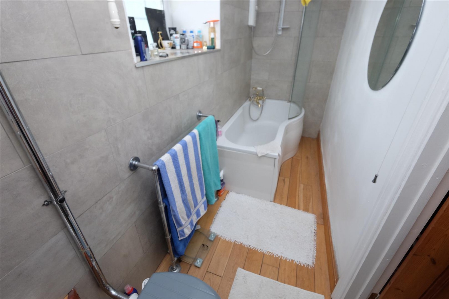 HOUSE | 3 FLATS | DOUBLE WIDTH YARD, 6 bedroom, House - 31851408