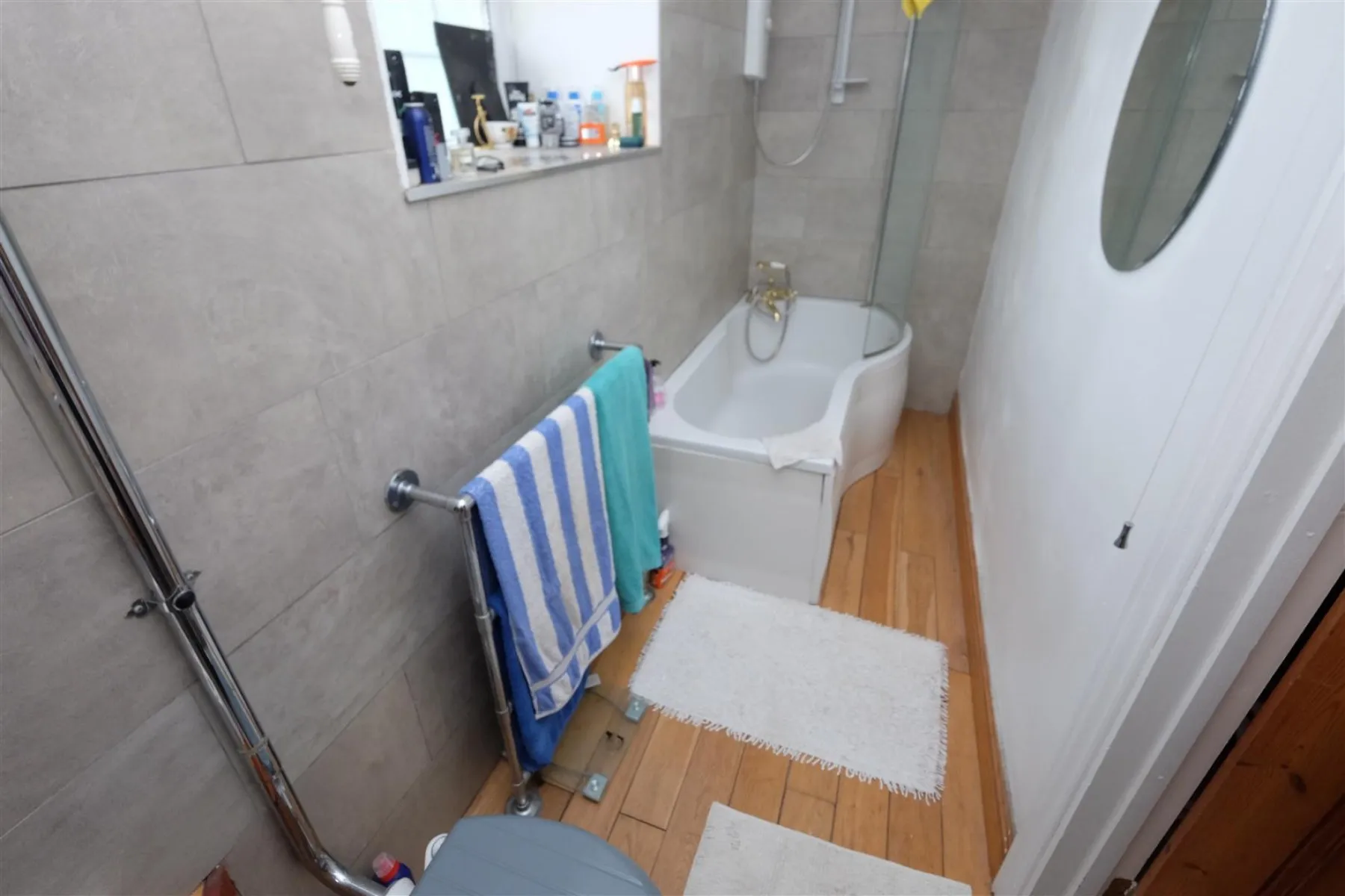 HOUSE | 3 FLATS | DOUBLE WIDTH YARD, 6 bedroom, House - 31851408