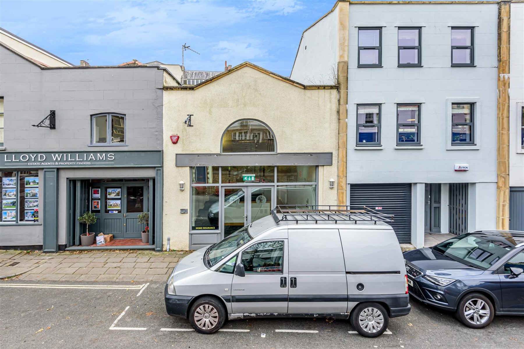 CLIFTON VILLAGE OPPORTUNITY, 3 bedroom, Commercial - 31141364