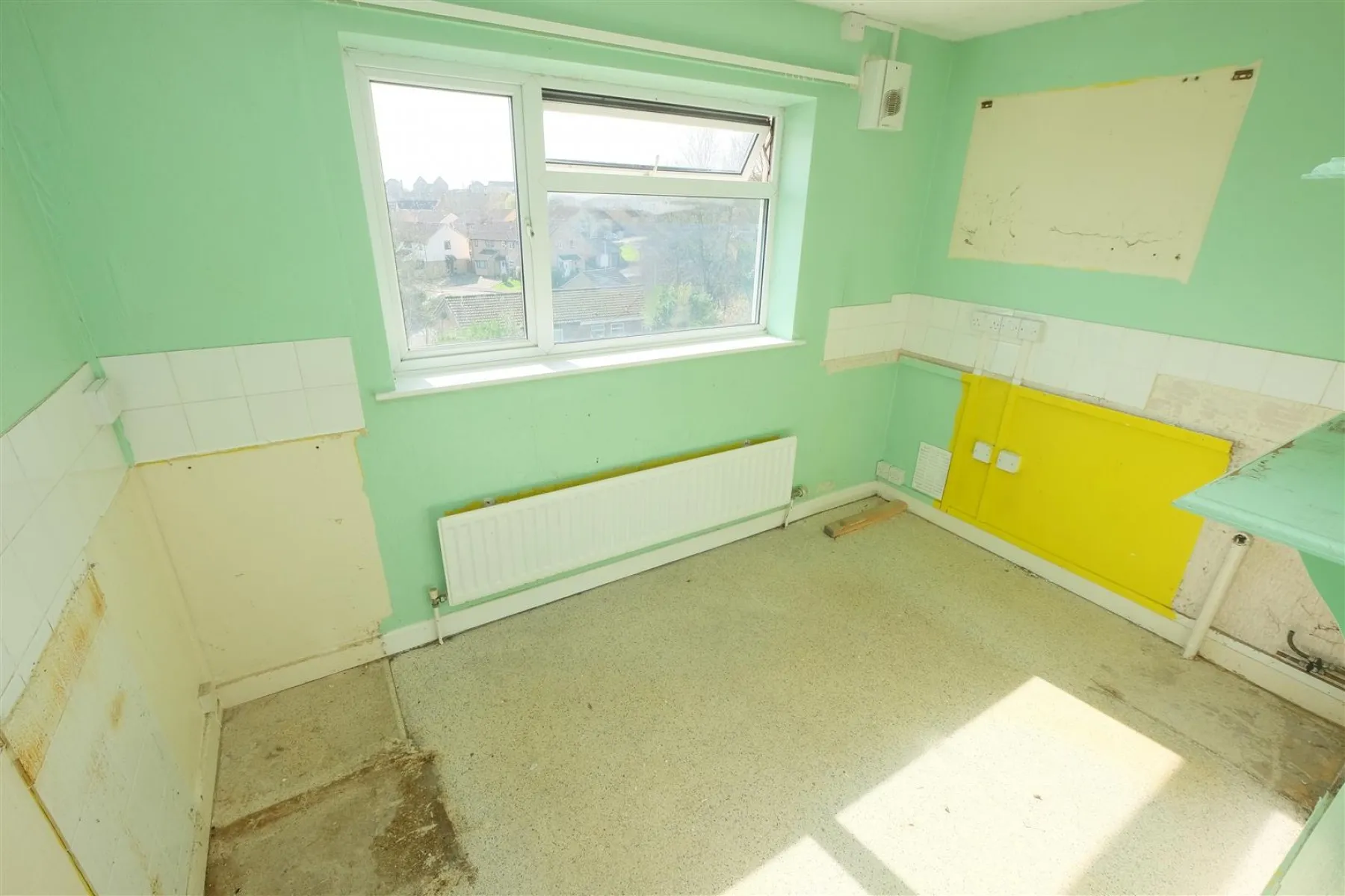 DETACHED | UPDATING | KINGSWOOD, 3 bedroom, House - Detached - 32219681
