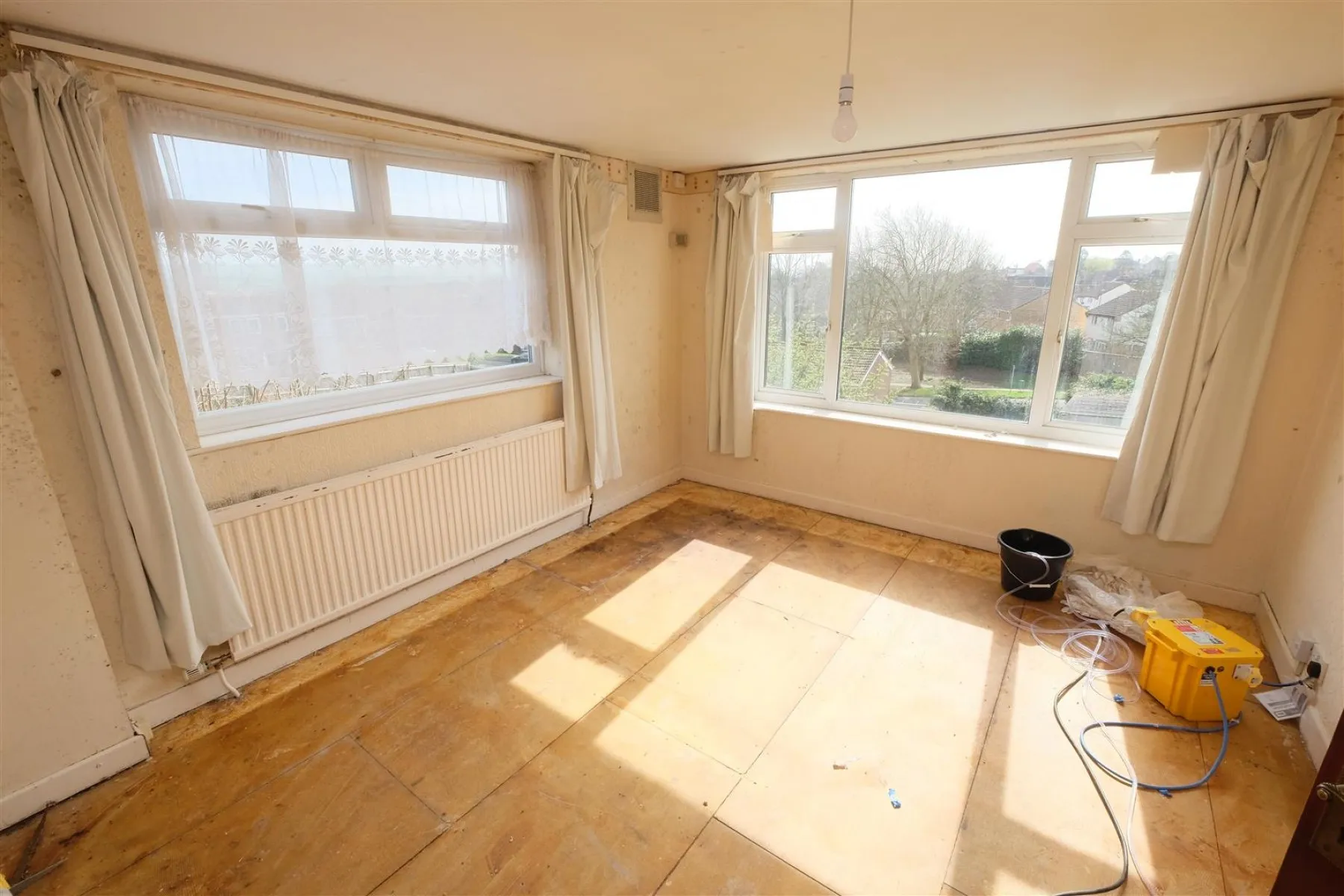 DETACHED | UPDATING | KINGSWOOD, 3 bedroom, House - Detached - 32219681