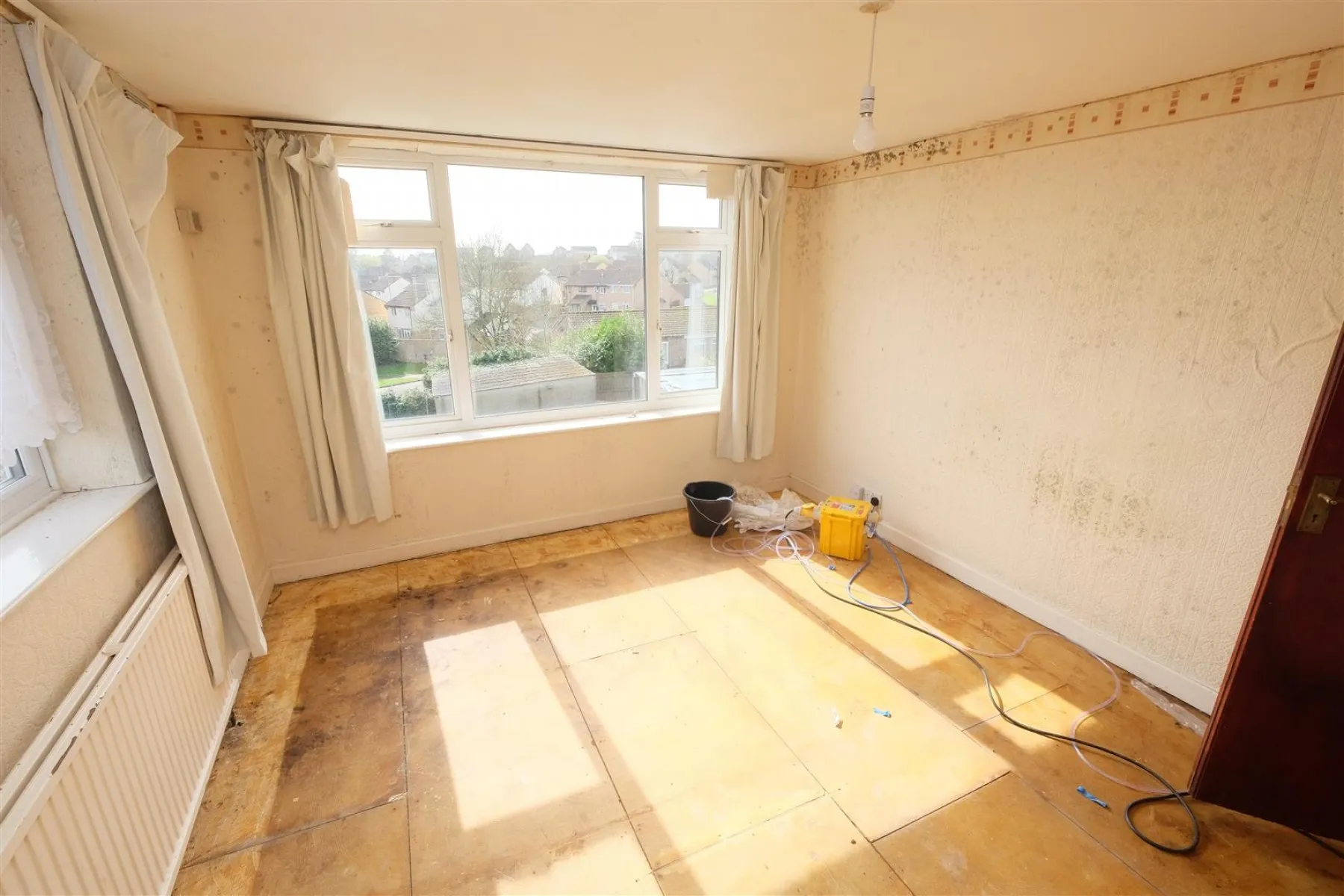 DETACHED | UPDATING | KINGSWOOD, 3 bedroom, House - Detached - 32219681