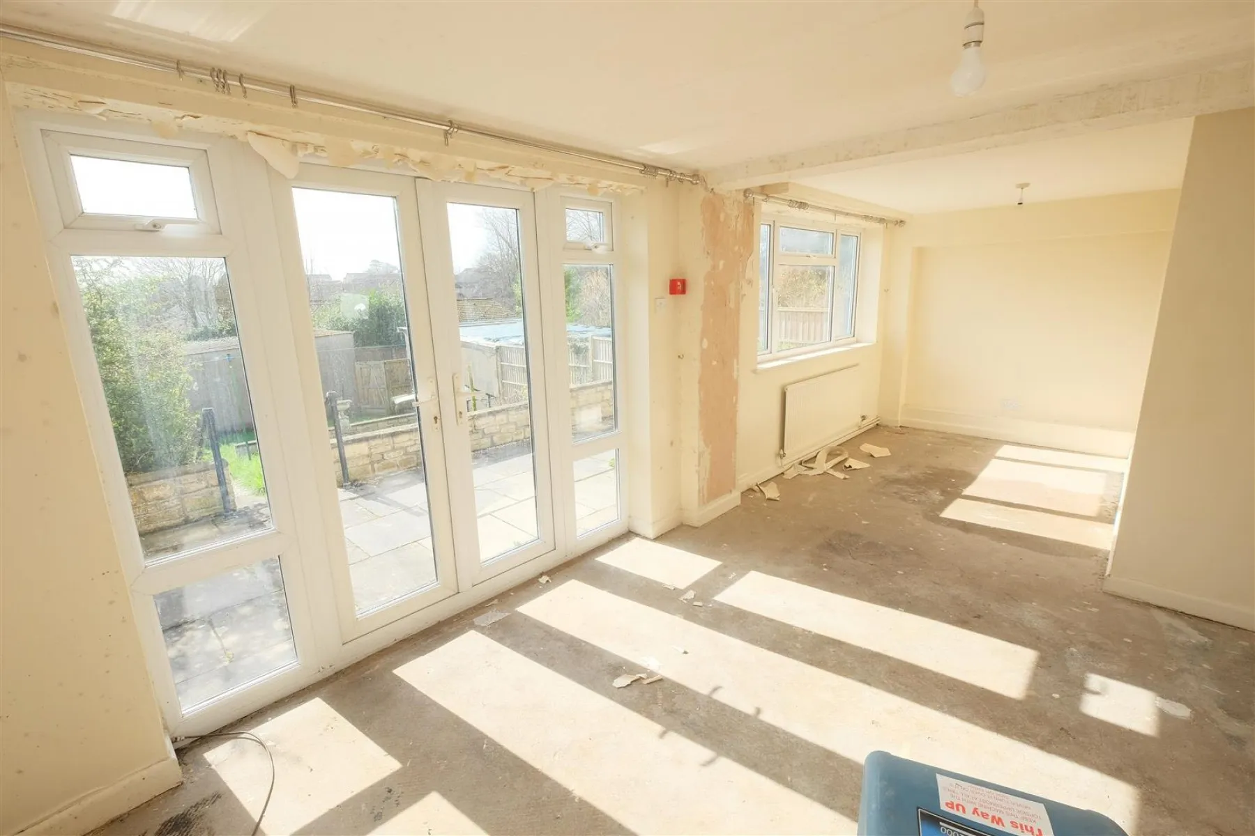 DETACHED | UPDATING | KINGSWOOD, 3 bedroom, House - Detached - 32219681