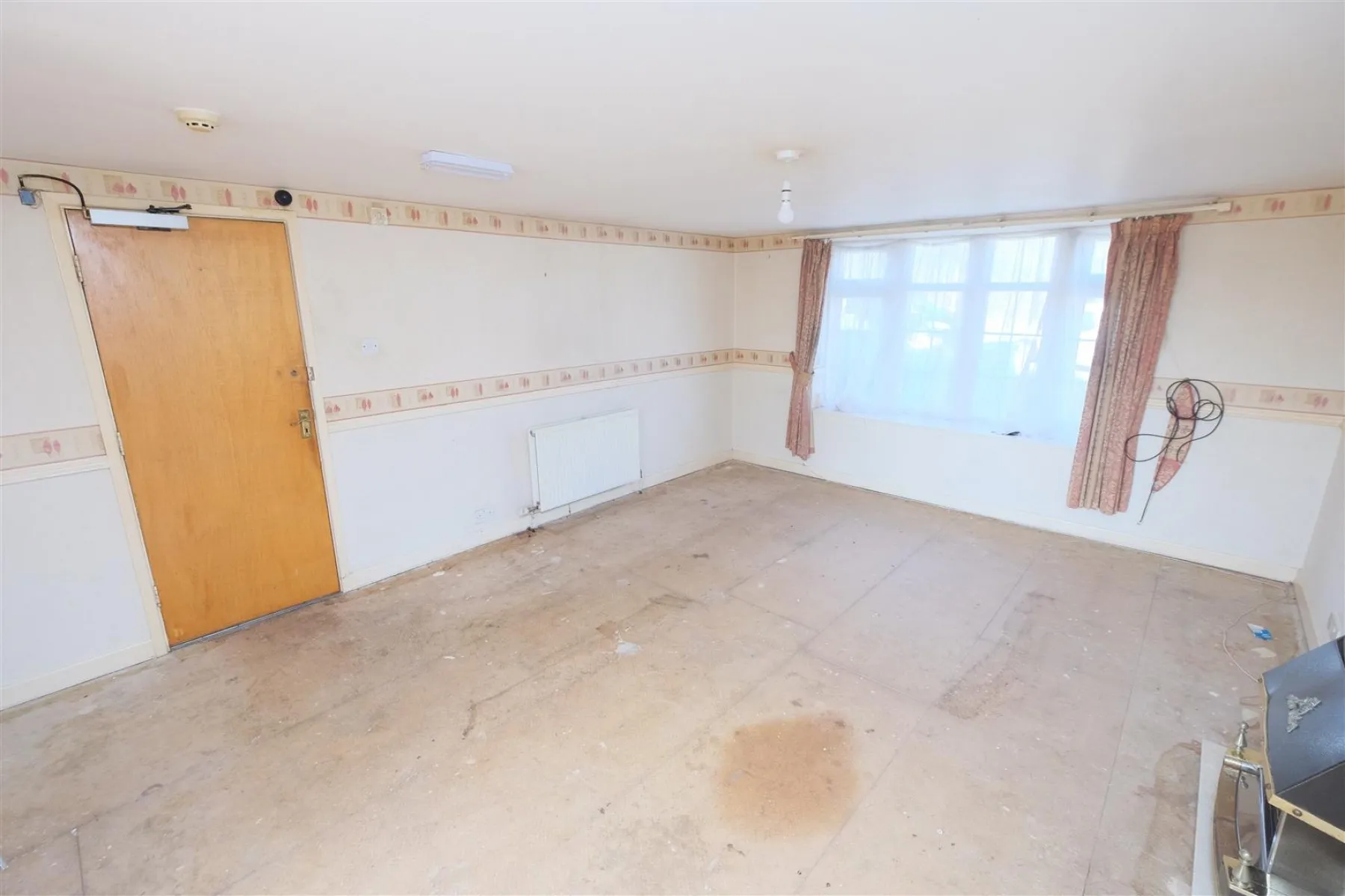 DETACHED | UPDATING | KINGSWOOD, 3 bedroom, House - Detached - 32219681
