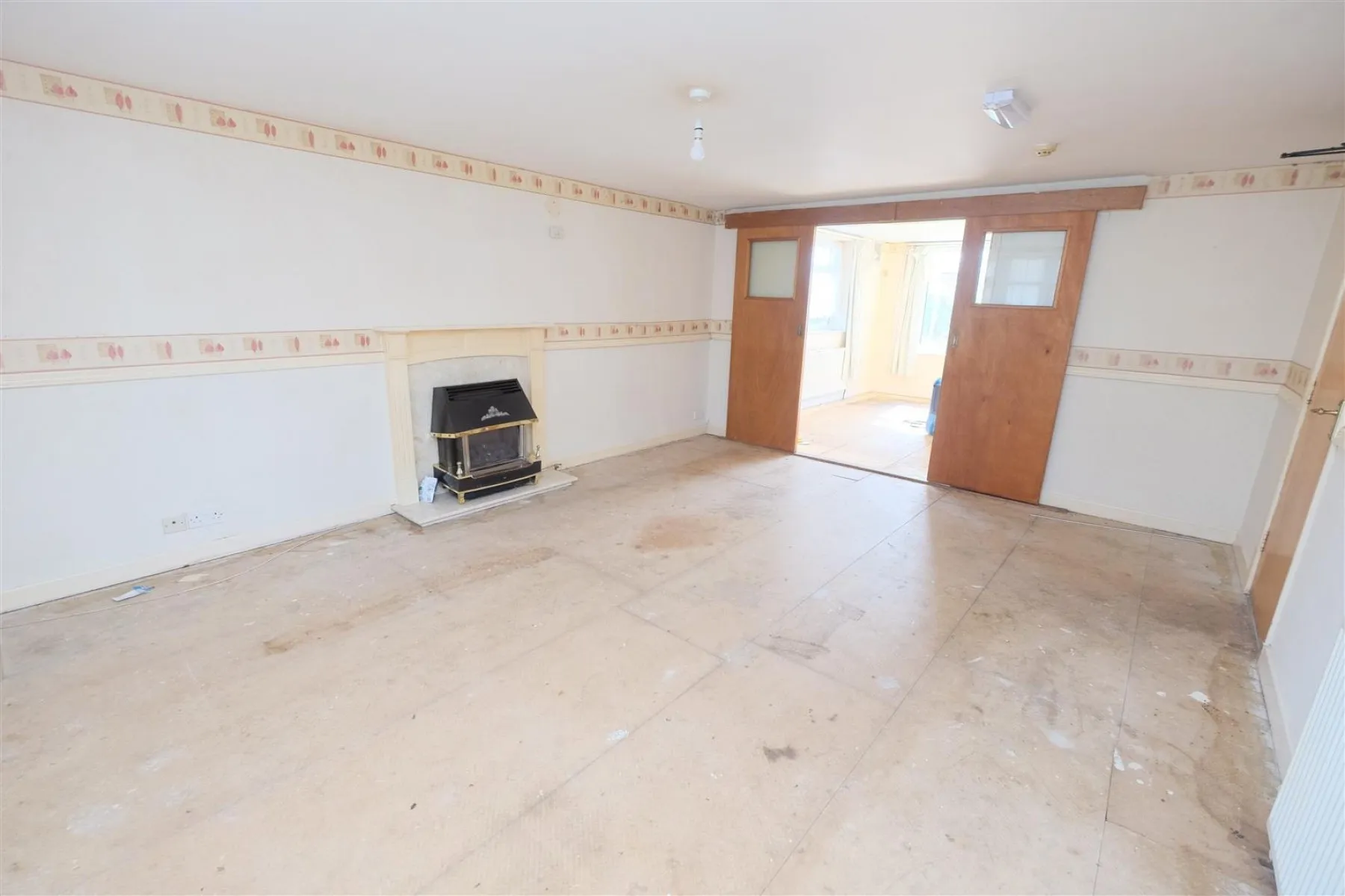 DETACHED | UPDATING | KINGSWOOD, 3 bedroom, House - Detached - 32219681