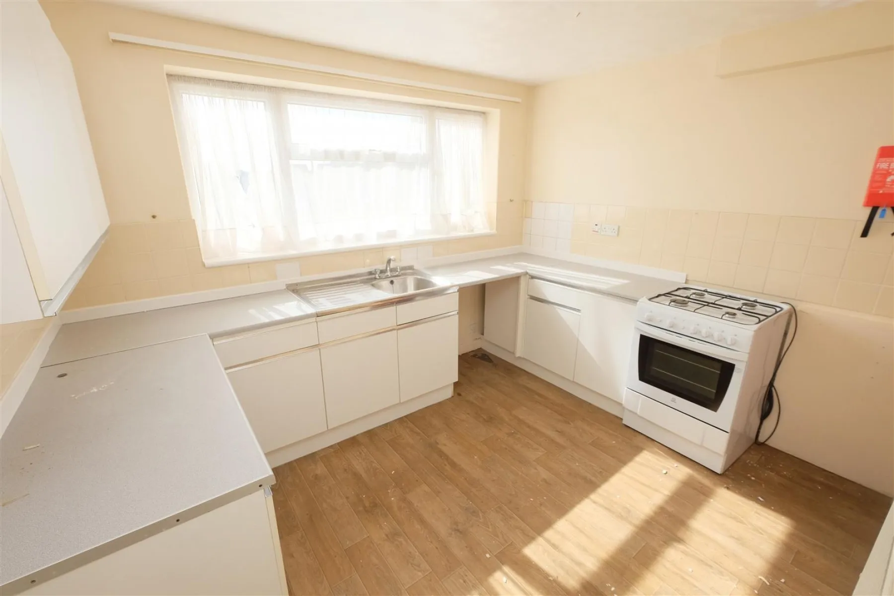 DETACHED | UPDATING | KINGSWOOD, 3 bedroom, House - Detached - 32219681