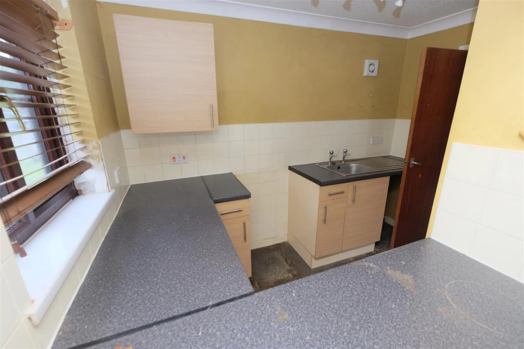 FLAT | UPDATING | YEOVIL, 1 bedroom, Flat - 32435951
