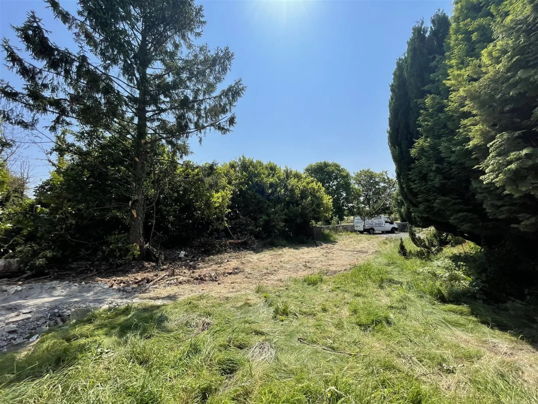 RESI OPPORTUNITY | 0.86 ACRE PLOT | BS35, 3 bedroom, House - Detached - 32379329