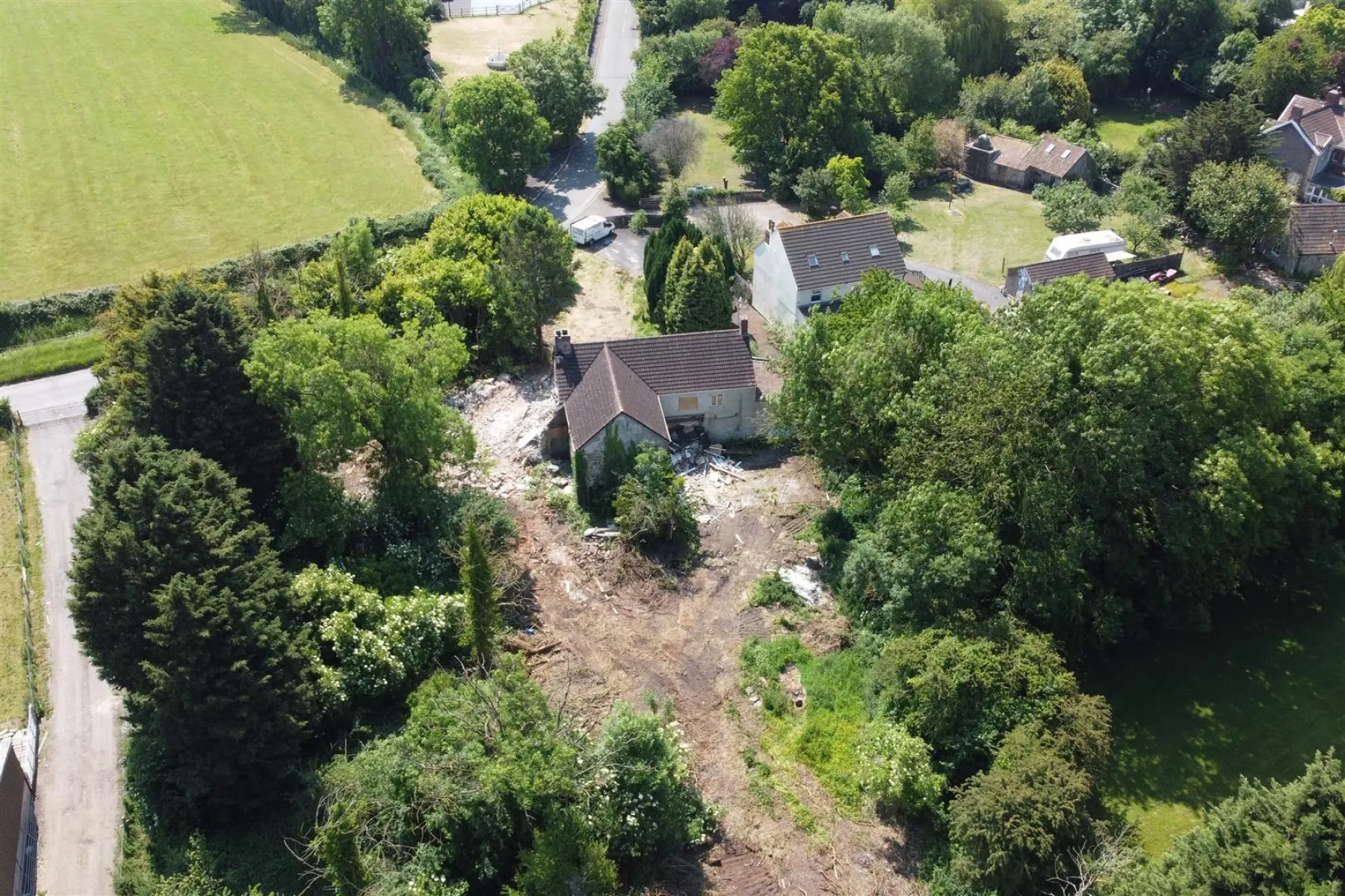 RESI OPPORTUNITY | 0.86 ACRE PLOT | BS35, 3 bedroom, House - Detached - 32379329