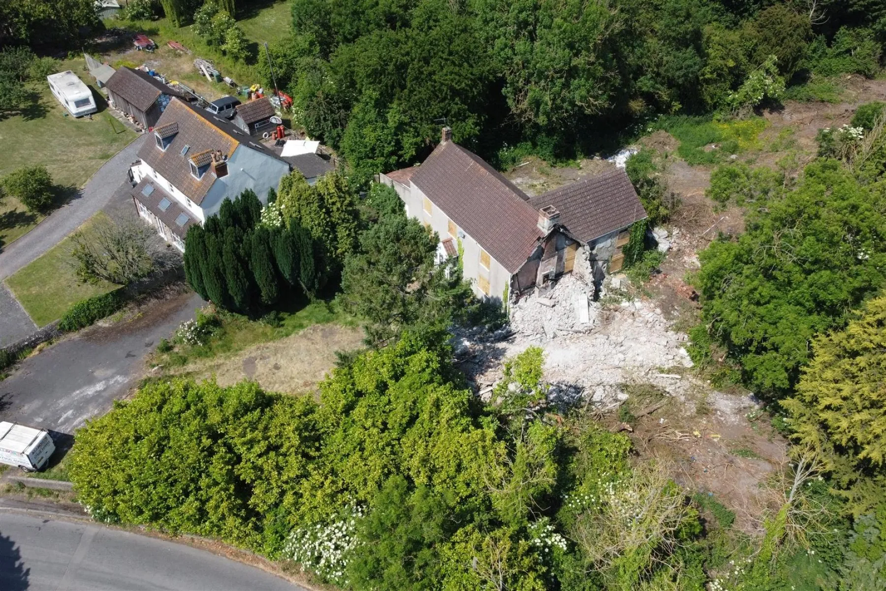 RESI OPPORTUNITY | 0.86 ACRE PLOT | BS35, 3 bedroom, House - Detached - 32379329